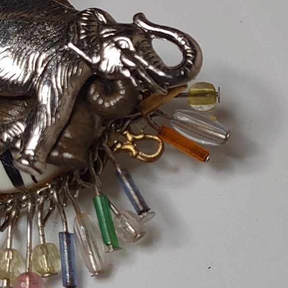 Plastic And Metal Dangling Bead Lucky Elephant Brooch - Picture 3 of 12